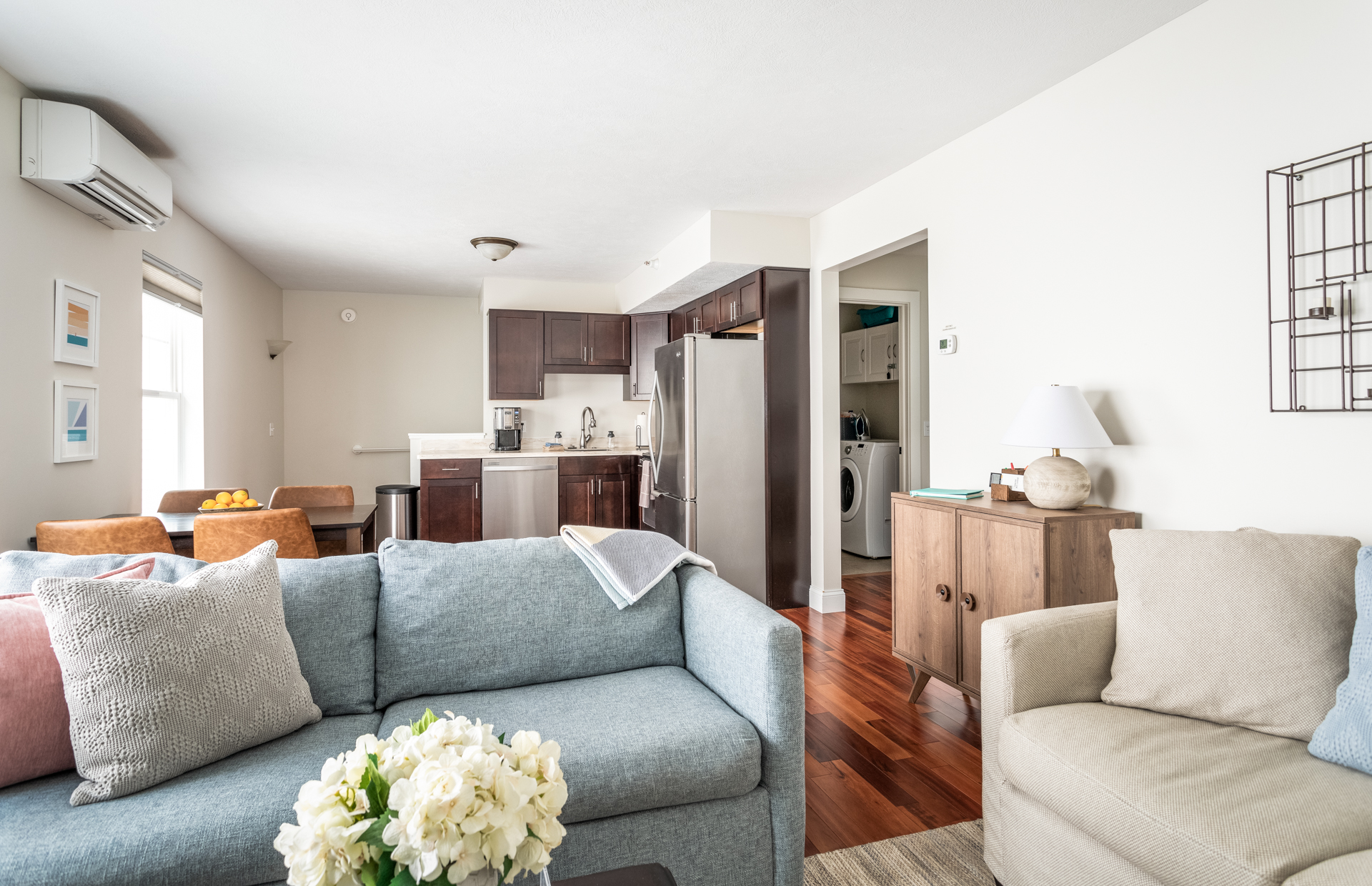 Downtown Condo, Walk to the Beach