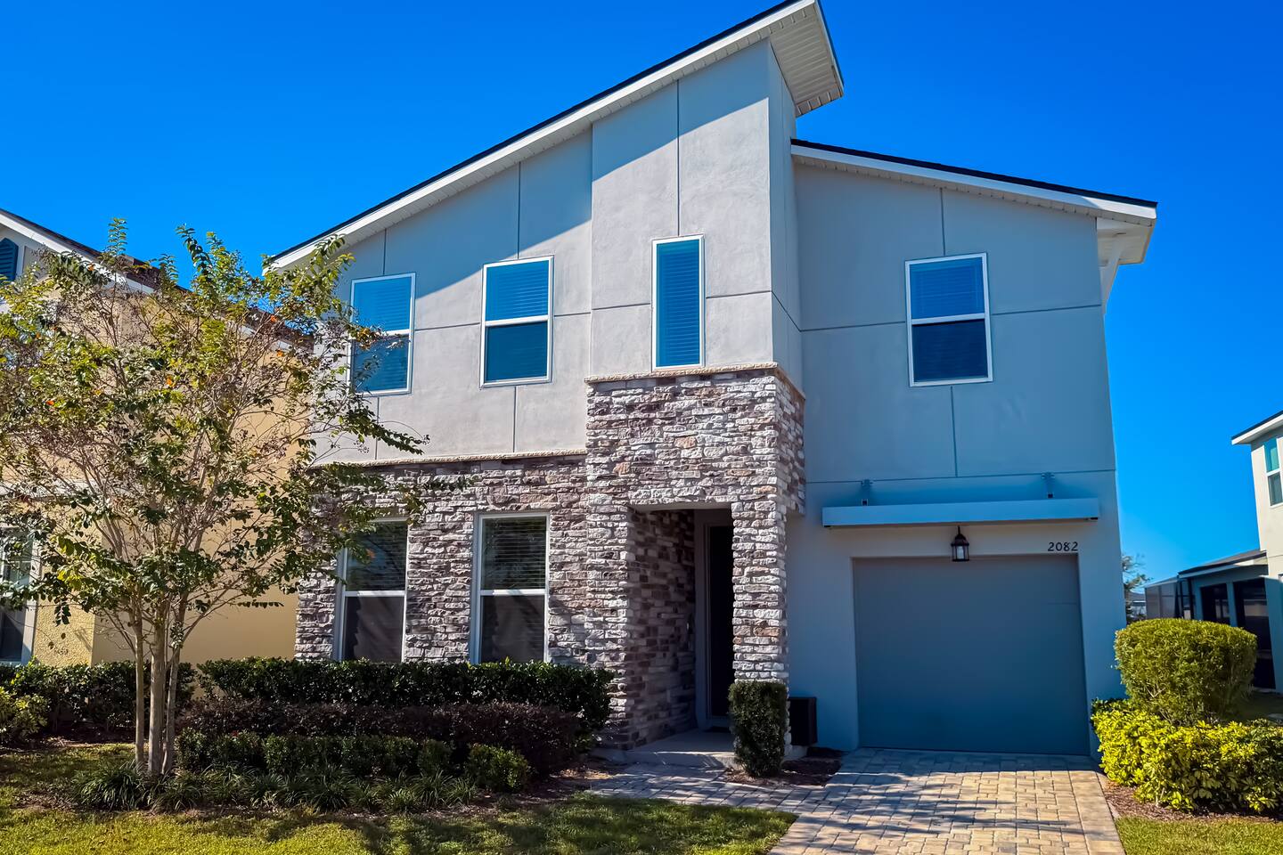 Splendid Solara pool home! Private back-free BBQ