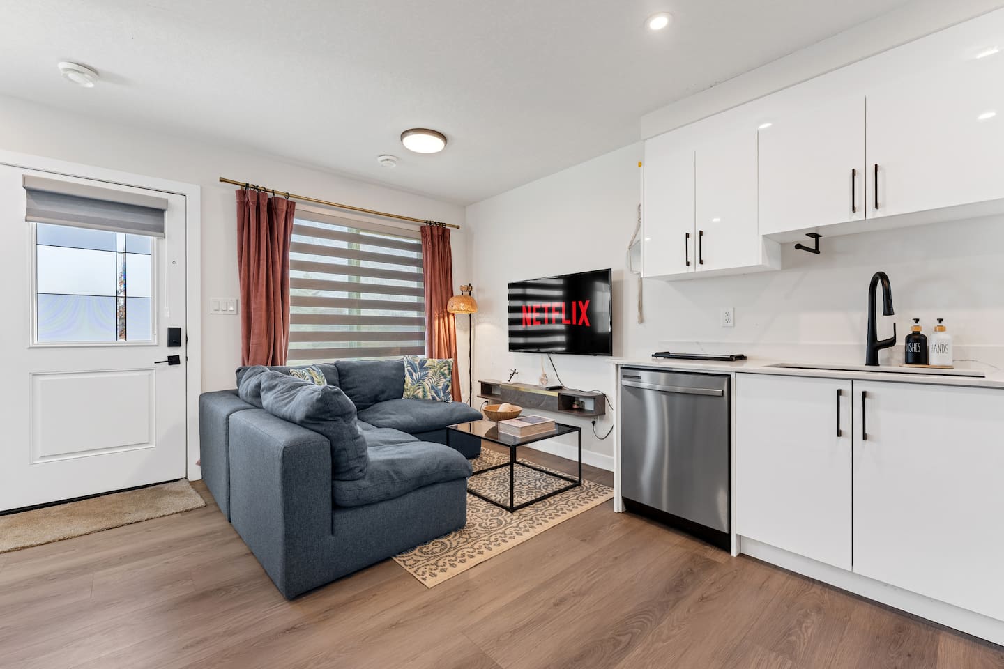 Modern Garden Suite with Parking