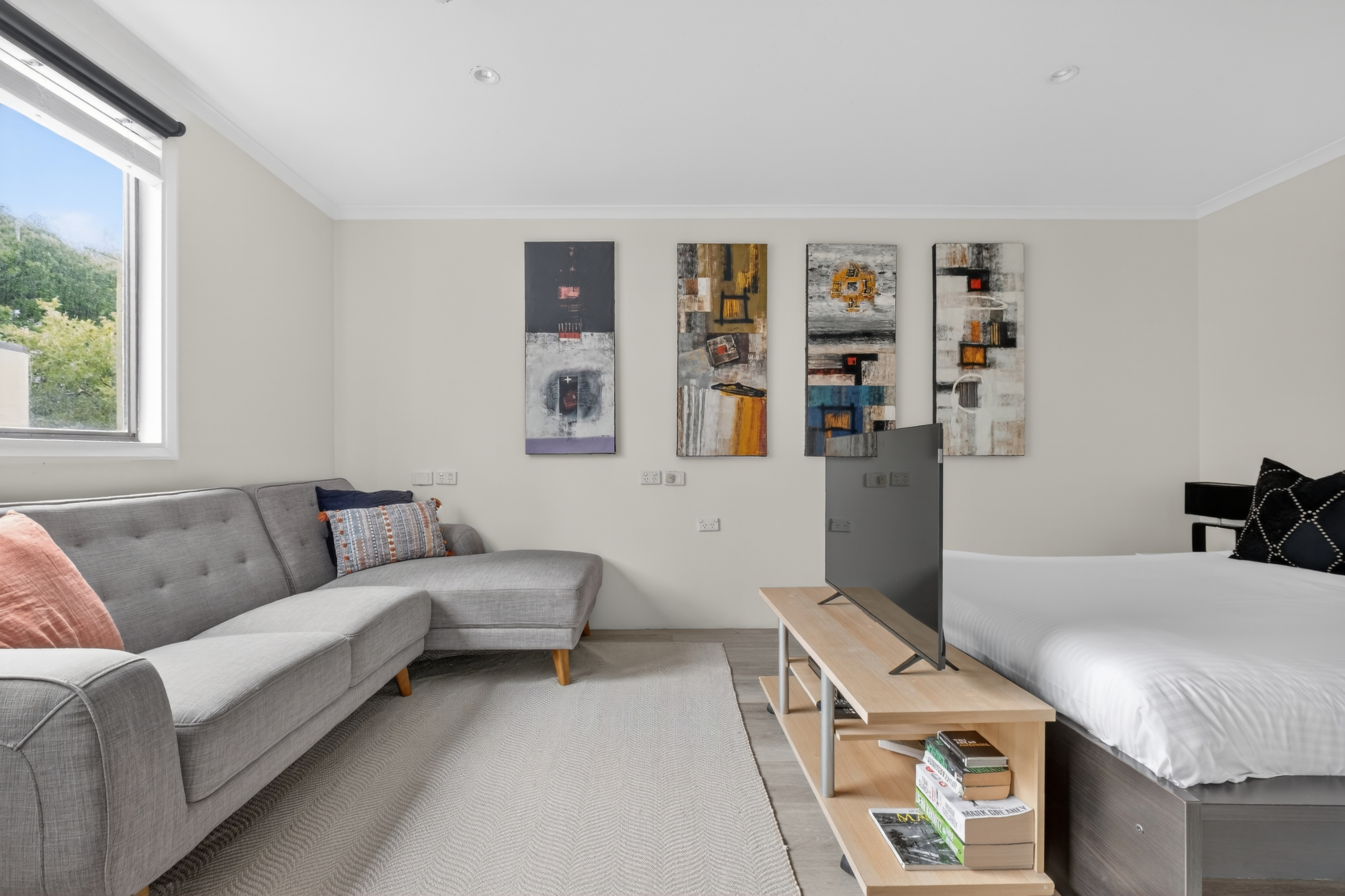 Cosy Central Studio with Pool and Gym Access