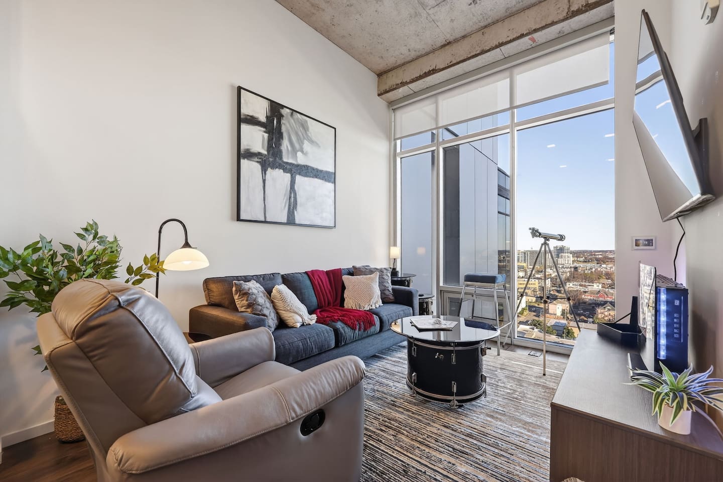 Music Row Penthouse-Great Skyline view -Music Vibe