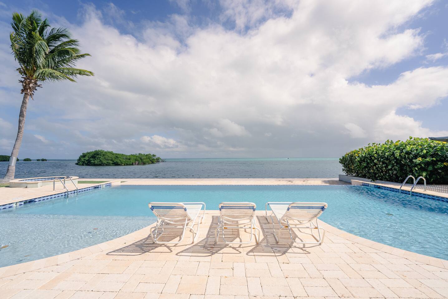 Turtle Cove | Luxury Sea Front Family Escape