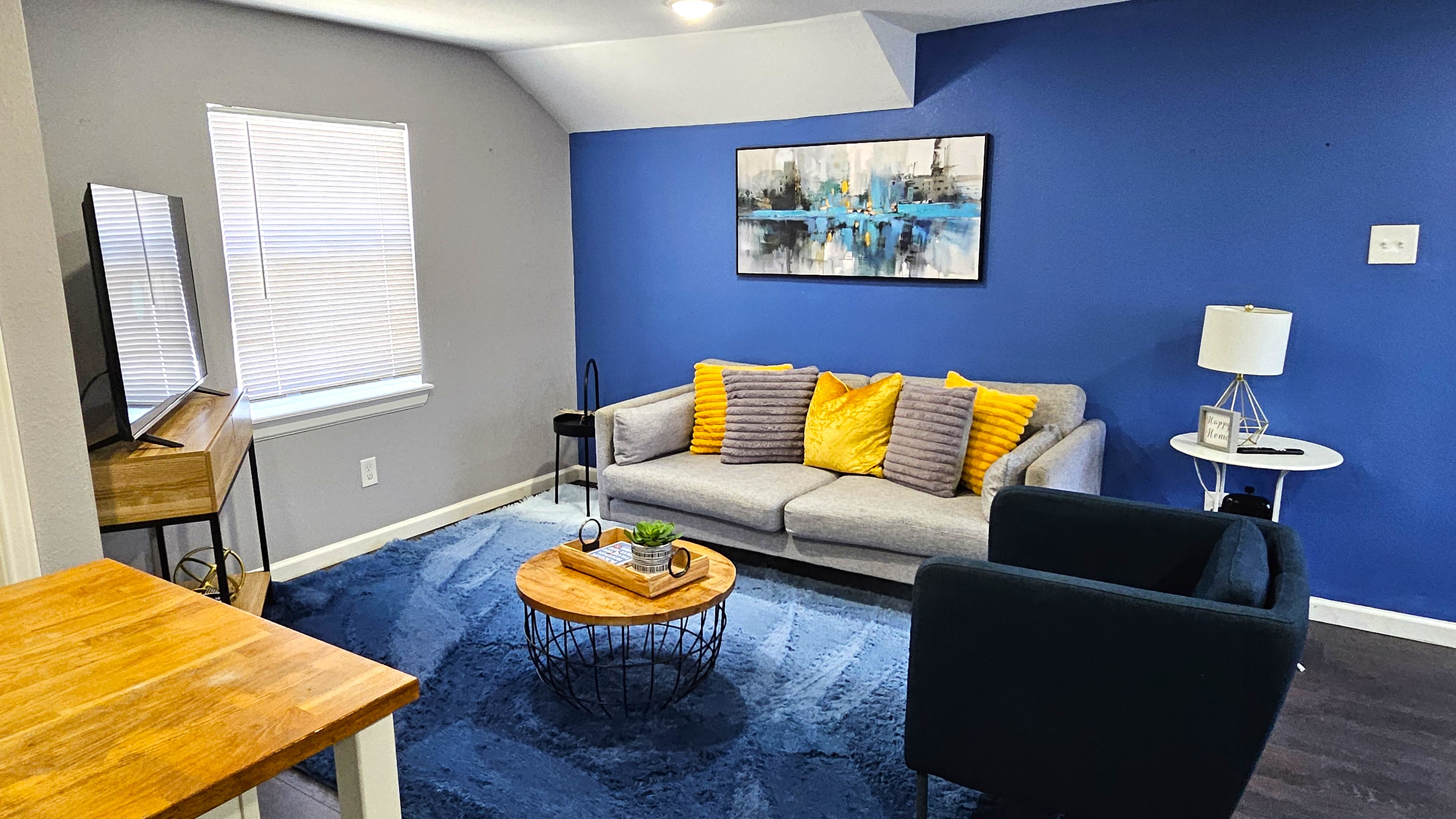 Super Cozy/Queen Bed/Fast Wi-Fi/Close to Downtown!