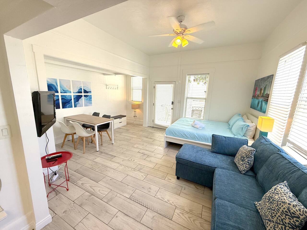 Stylish Studio w Patio Walk Downtown & Balboa Park