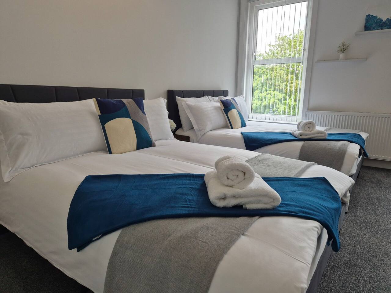 Family Room in Portsmouth | Sleeps 4 | Free WiFi