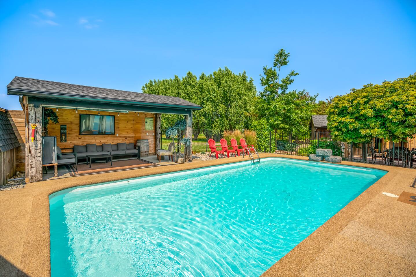 3-Bed Private Pool Sauna Sleeps 7 Orchard Retreat