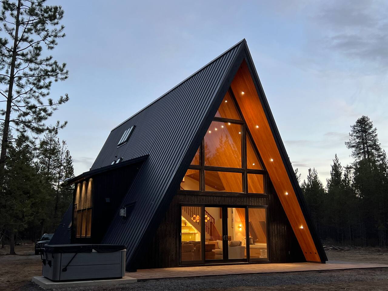 Luxury A-Frame •Fire Pit •Hot Tub •Bachelor views