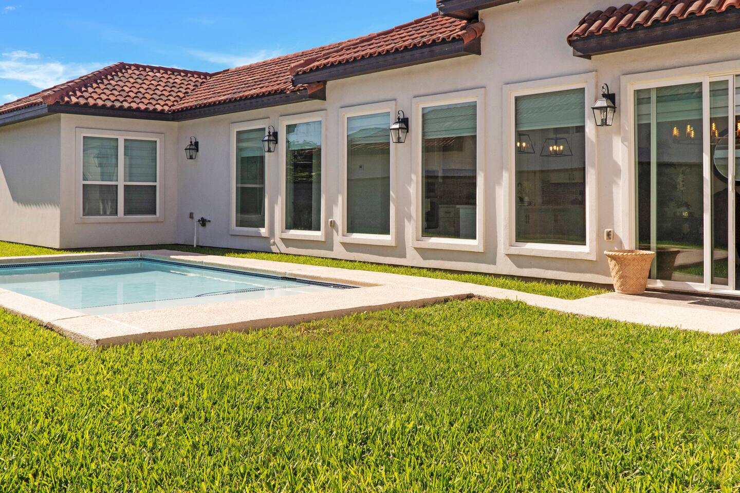 Casa Villas de Allende | Pool • Grill • Gated Lot