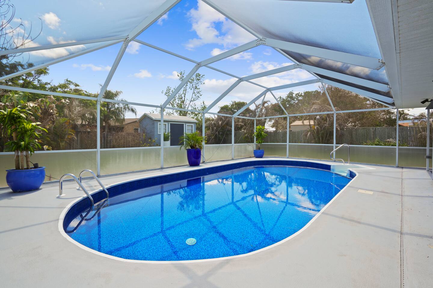 Barefoot Bungalow - 3 BR Pool home with Hot Tub