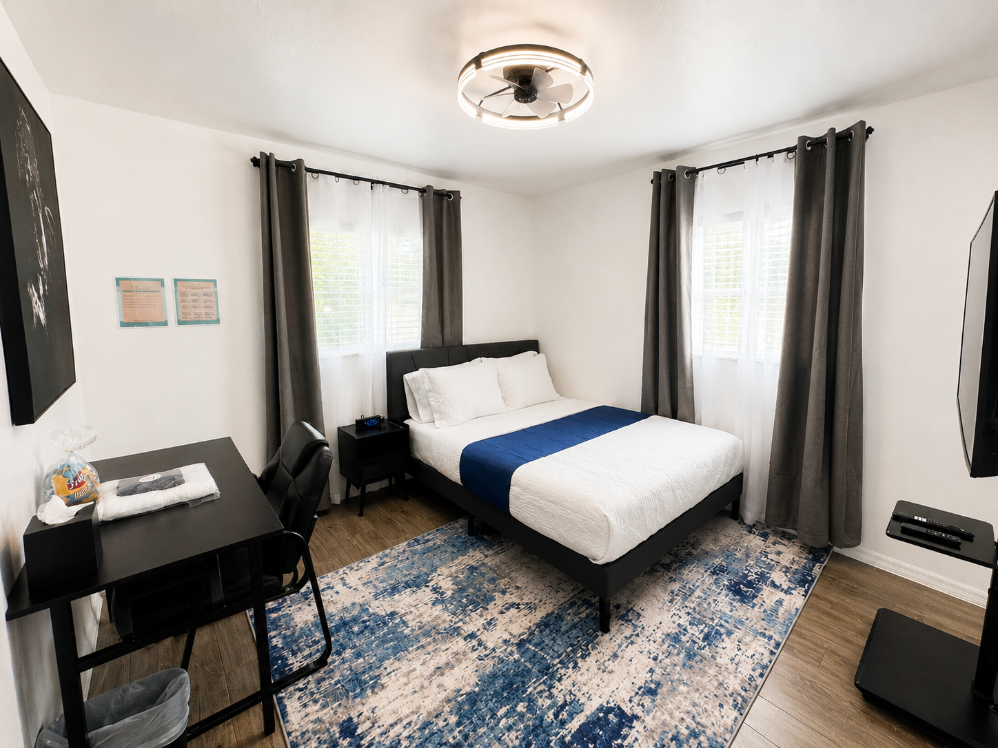 Room 3 - Cozy Queen w/ Pool (Shared Bathroom)