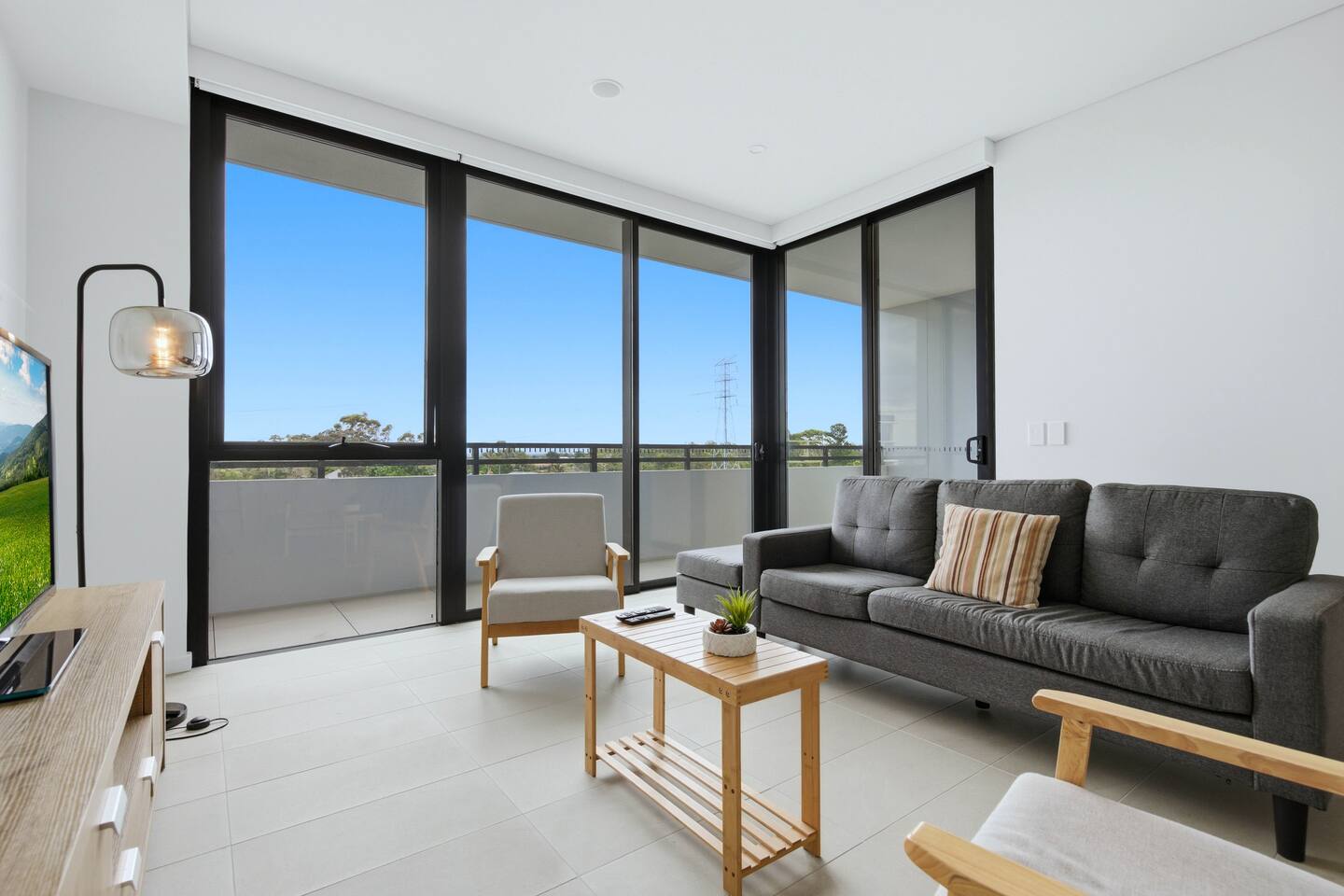 Cozy 2BR APT at Melrose Park Near Olympic Park