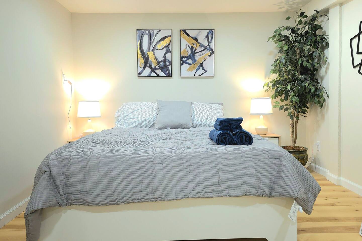 Silicon Valley Room w/ Office & Gigabit Wi-Fi