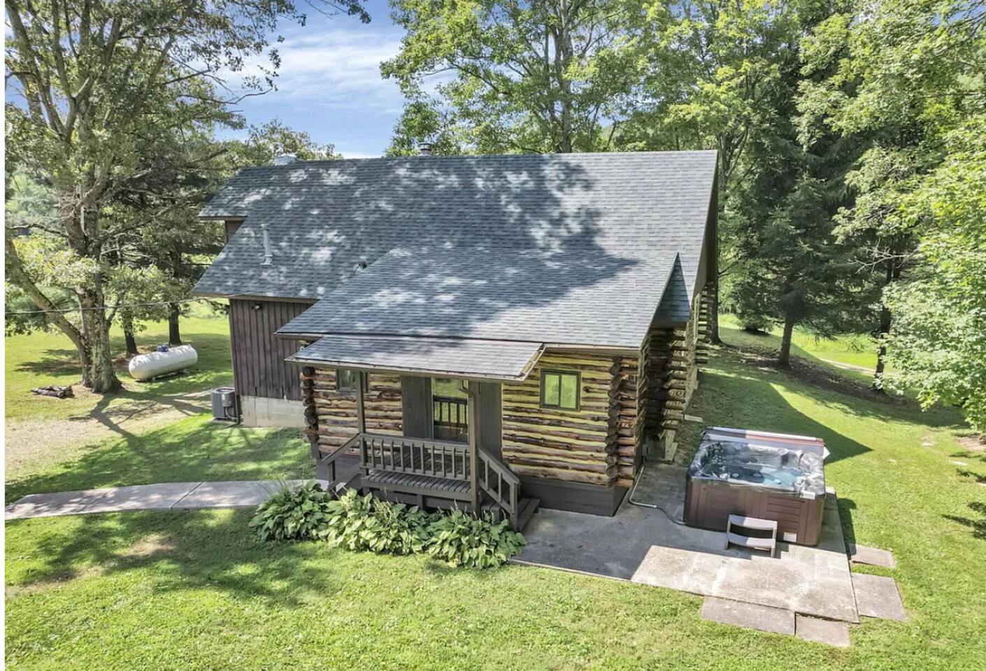 Cozy Rustic Log Cabin | Hot Tub | Dog-Friendly