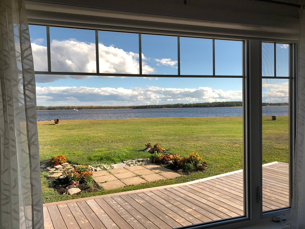 Sea-Scape Waterfront Beach & Pool Access Chalet