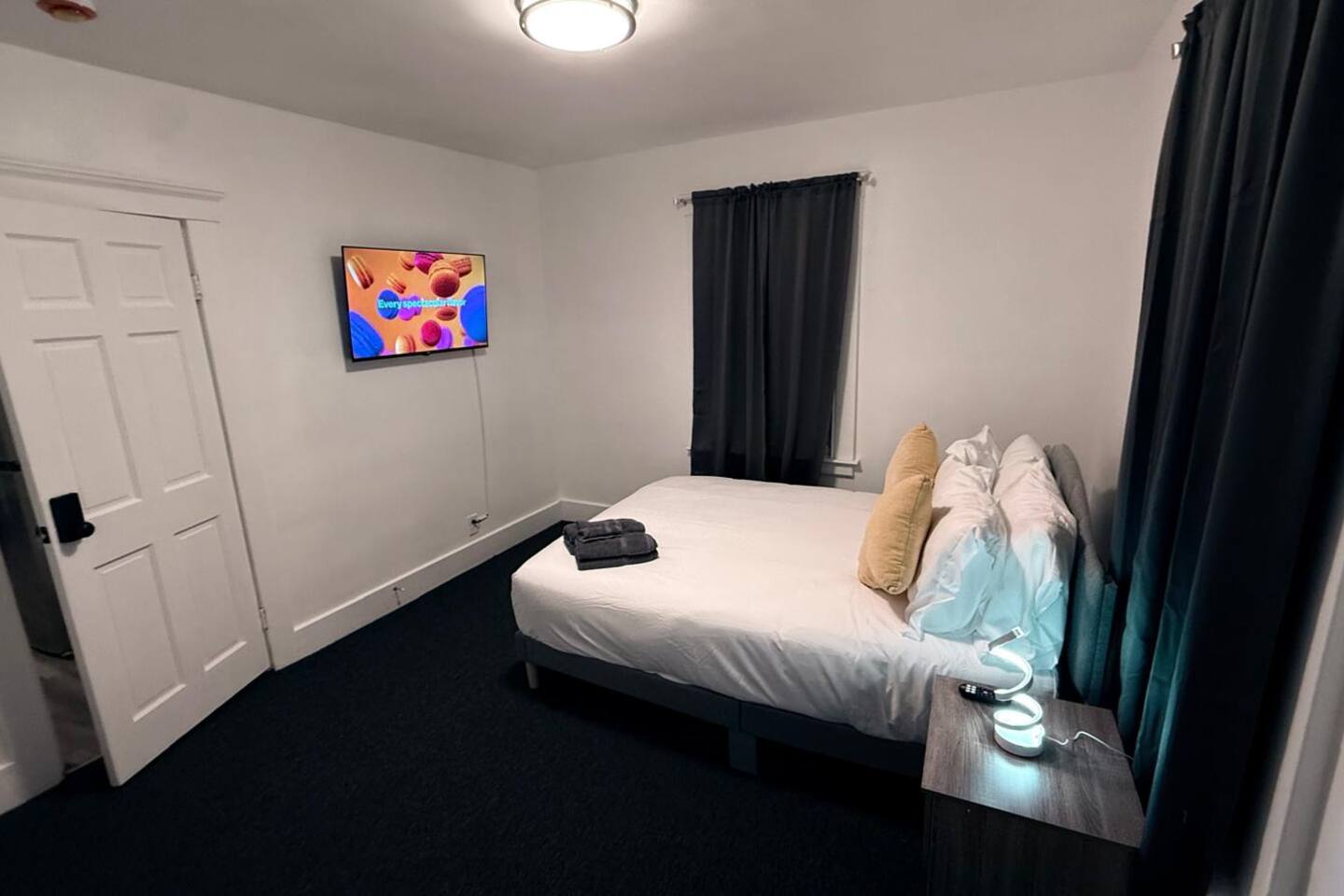 Bachi - Private Room 1 with Parking, Desk & Fast WiFi near Yale, Quinnipiac, SCSU & Hospitals