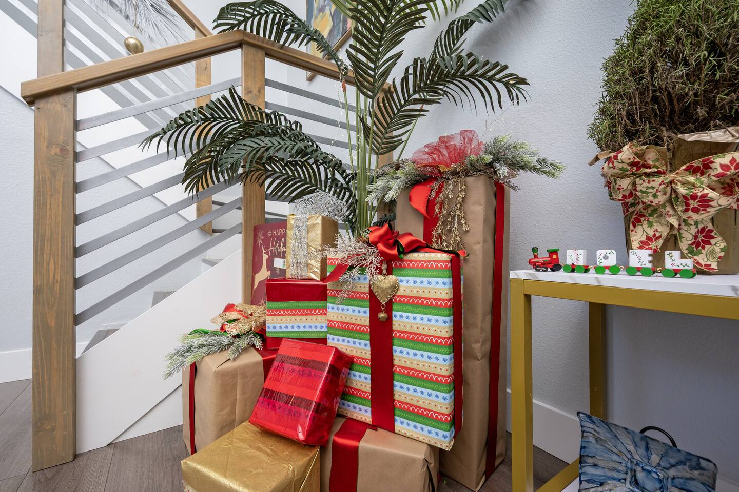 Huge Loft Style 3BR - KING Bed, Pool, WiFi, Washer & Dryer, AC, Free Parking -- IDEAL FOR Medical, Business, Groups, Relocation - near Moffitt Cancer Center and Raymond James Stadium -- Centrally Located