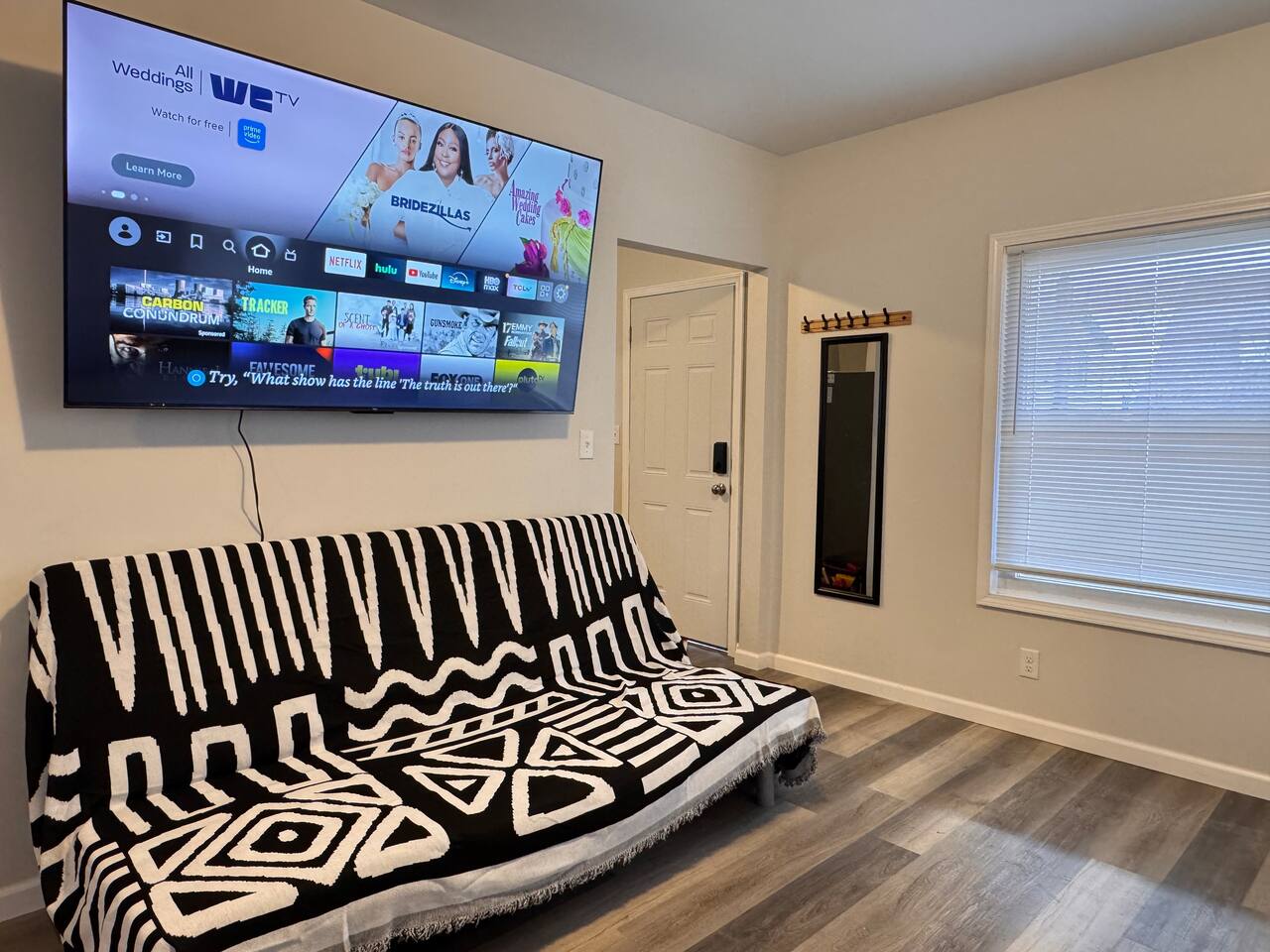 Freshly Renovated 3 Bedroom House with 4 Beds