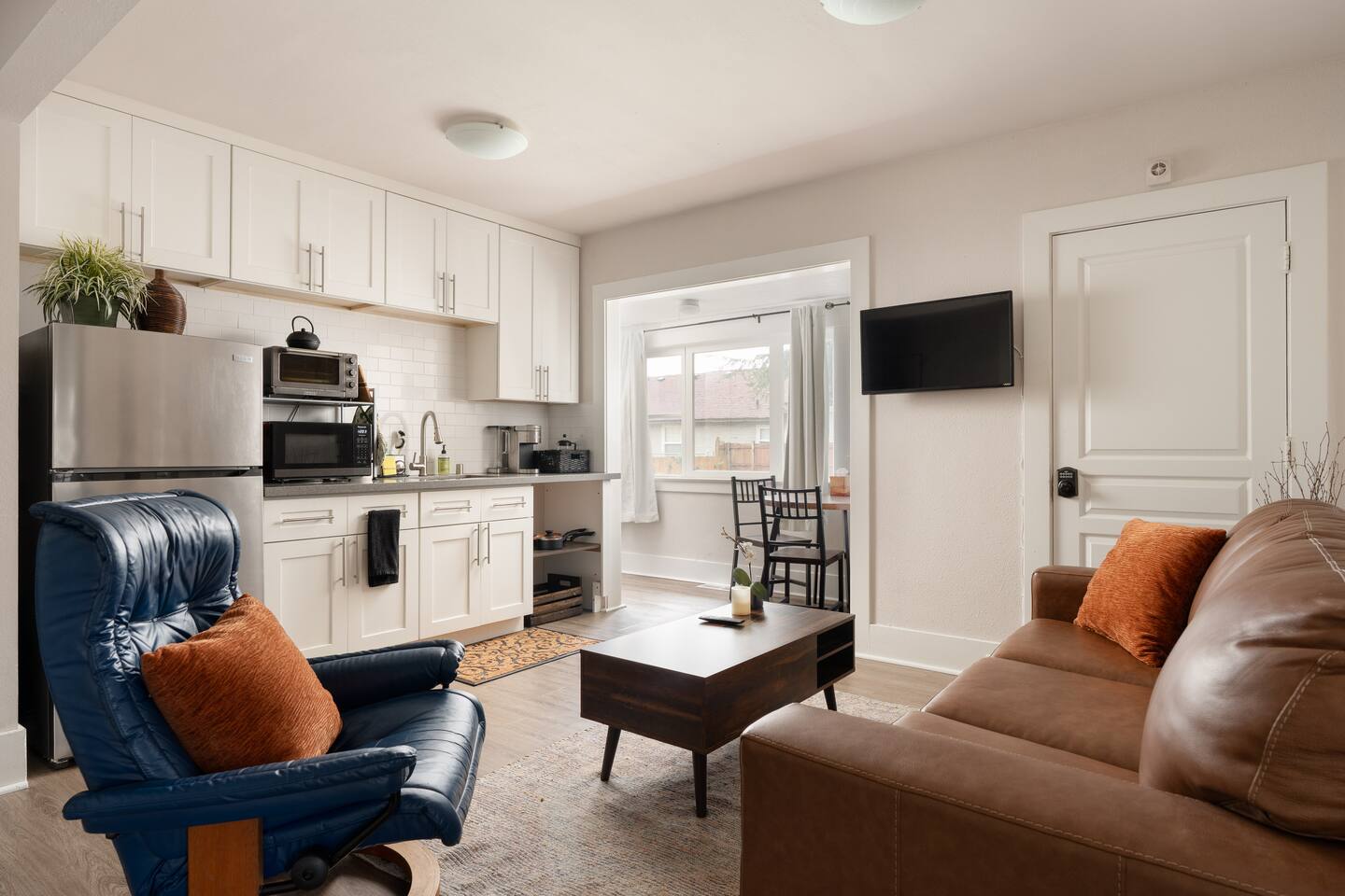 Comfy Central Apartment for City Explorers