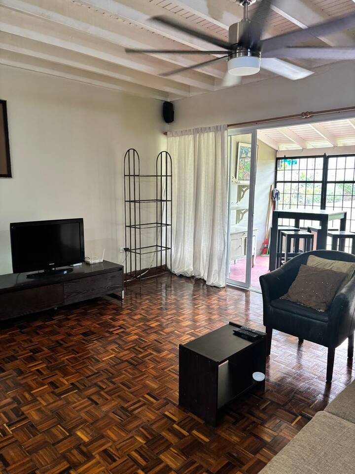 Cozy 2 Bedroom Townhome in the City Centre