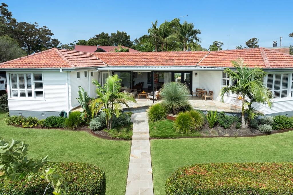 SiX Husky: Walk everywhere, statement luxury