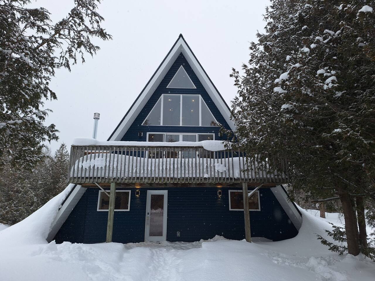 Elderado A-Frame Chalet | 25-Acres & Soaker Tub