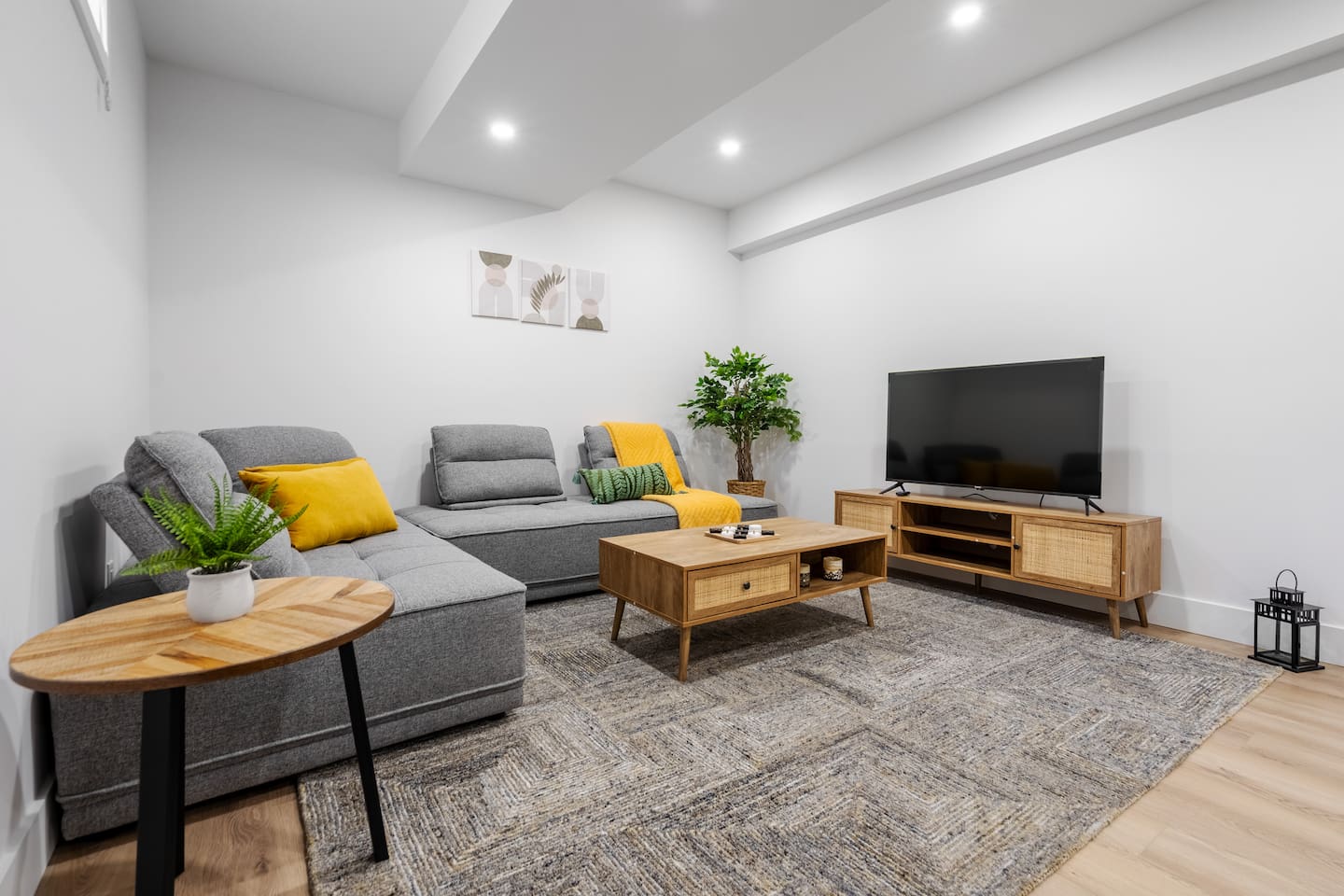 Cozy Modern Private Unit | 2 Beds | Kitchen