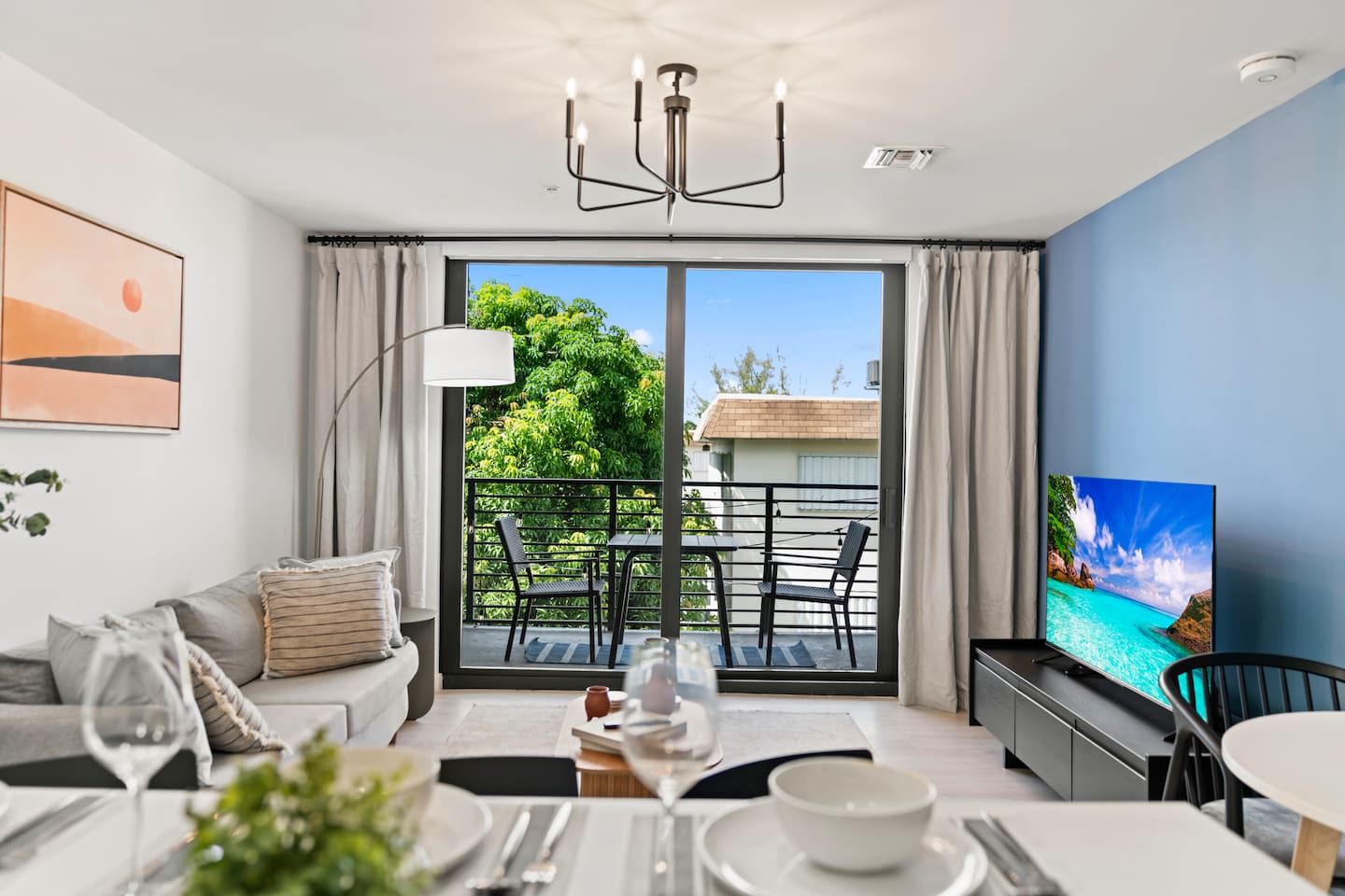 {Sunset Suite} No Fees ~Beach ~ Pool ~Free Parking