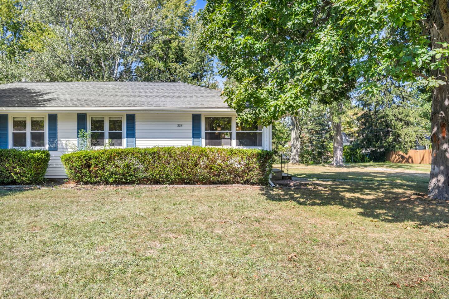 King Beds | Fenced | Sleeps 8+ | BW & CLE