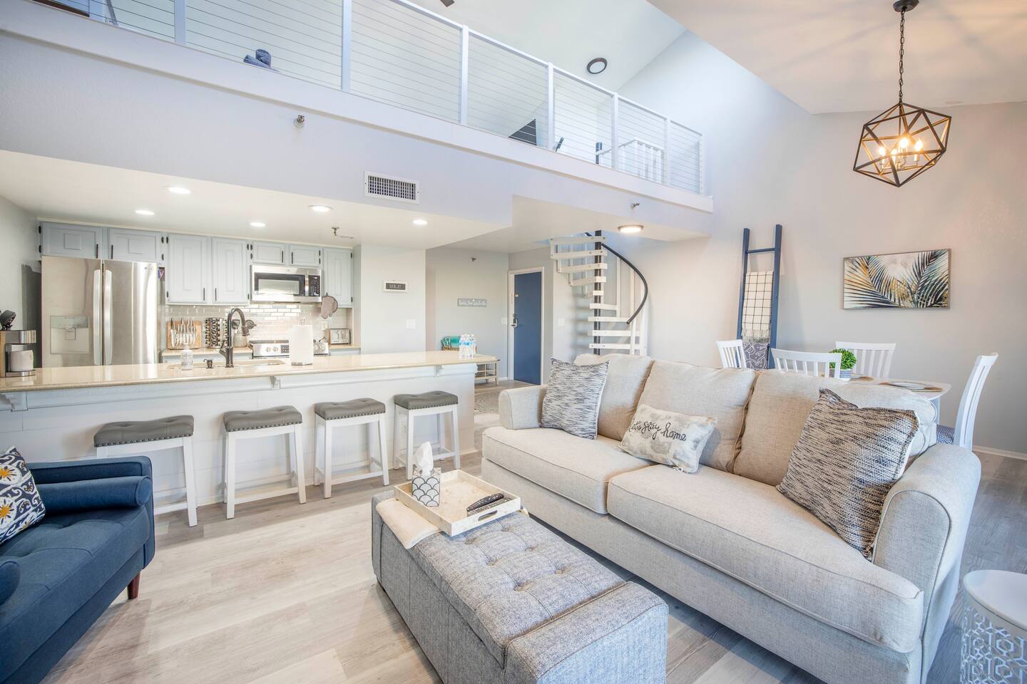 Beachside Condo | Ocean View, Pool & 2 Kings