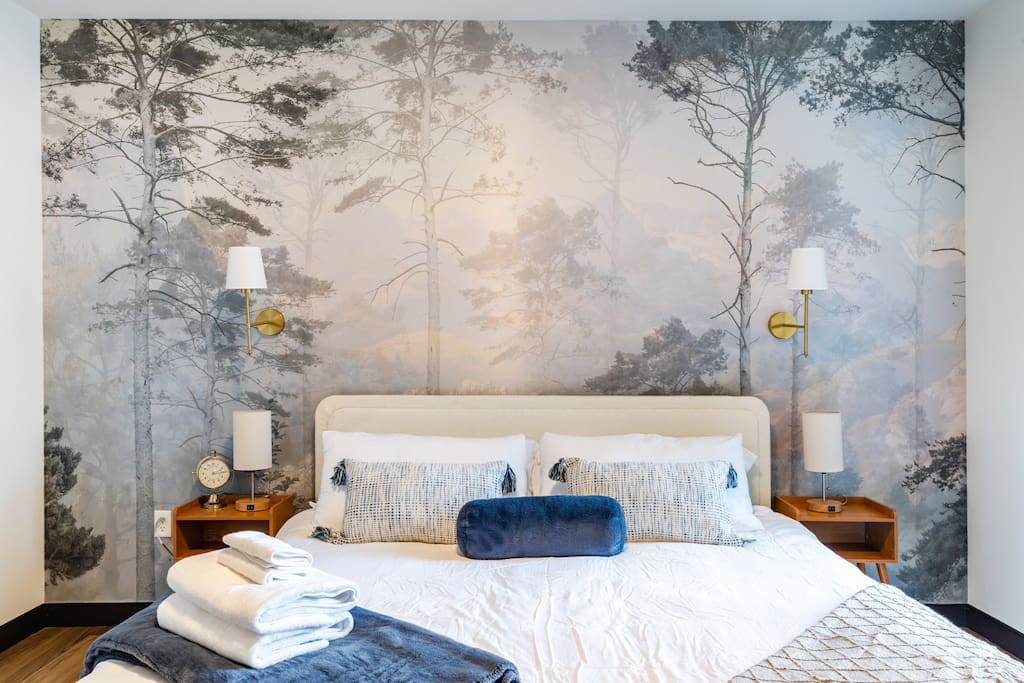 Walk to Busch Stadium | Free Parking