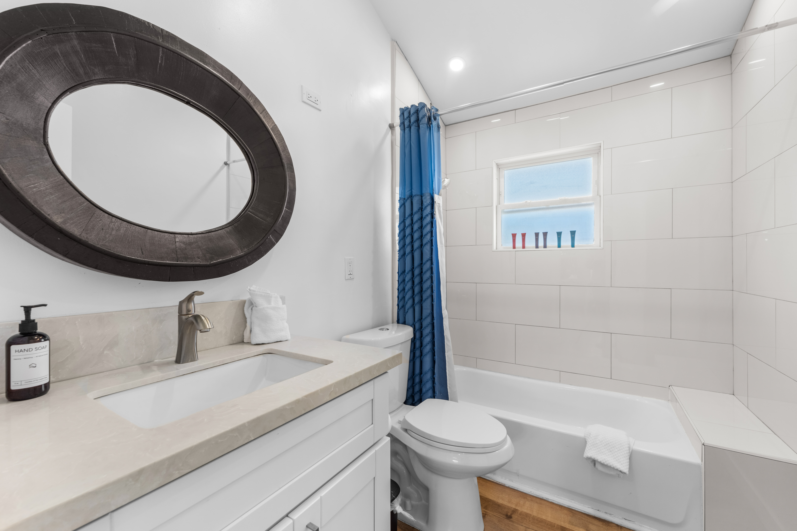 Sunny Surf Shack Backyard-Pet friendly-Steps2Beach