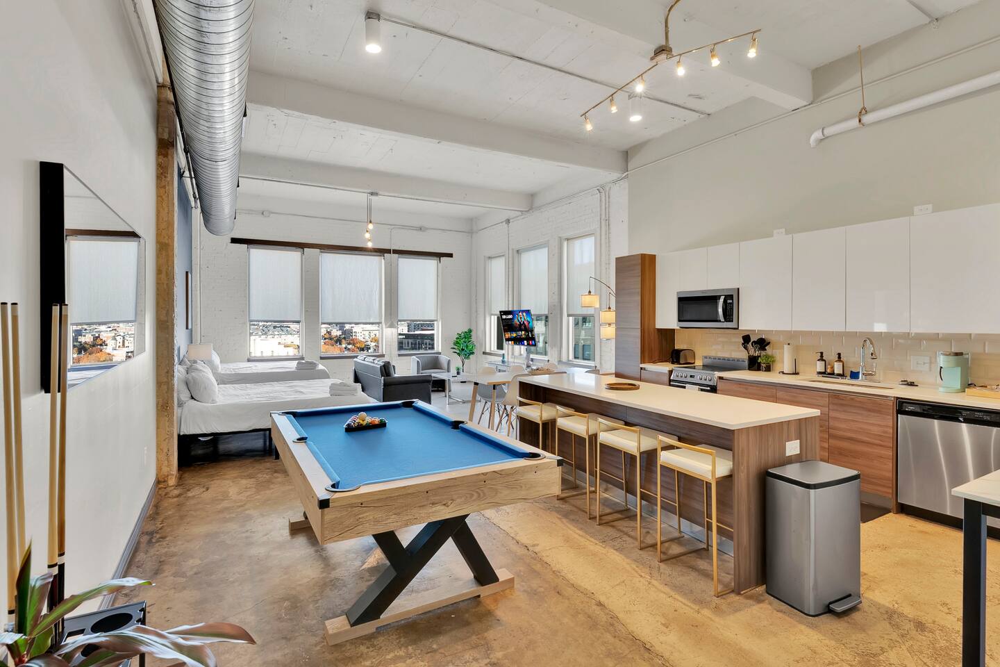 Spacious Loft by Convention Center Sleeps 8