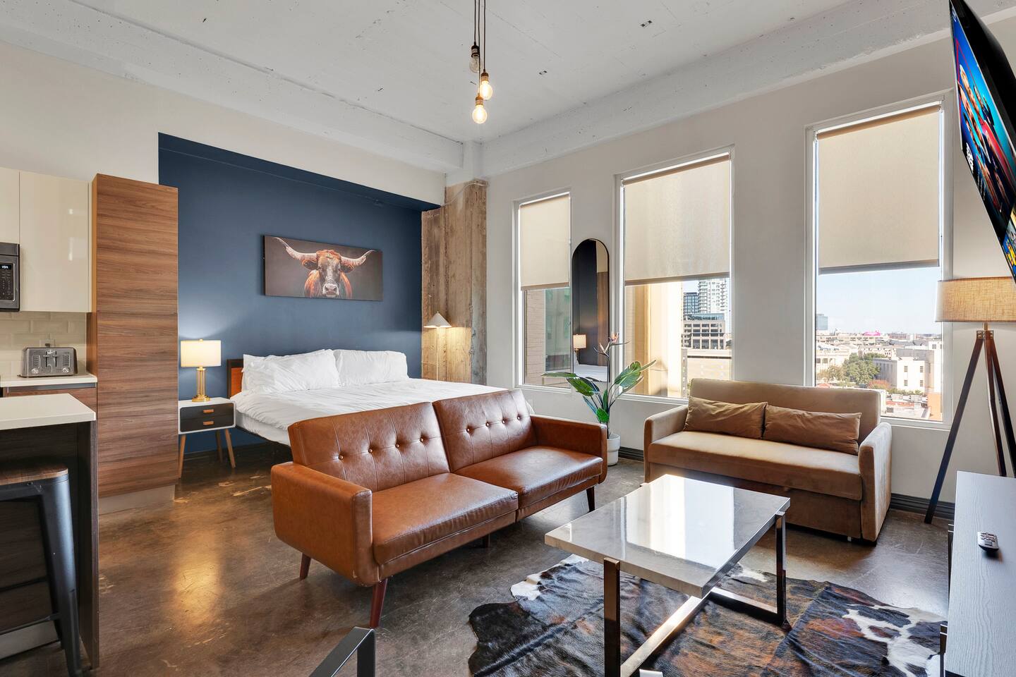 Downtown Loft Walk to Convention Center Sleeps 5