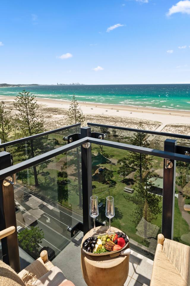 Kirra Coastline Luxury | Oceanfront Level 12| Pool