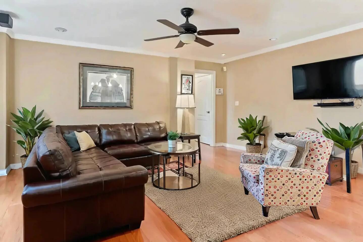 Downtown 1BR High-Rise • City Views • Walk to Park