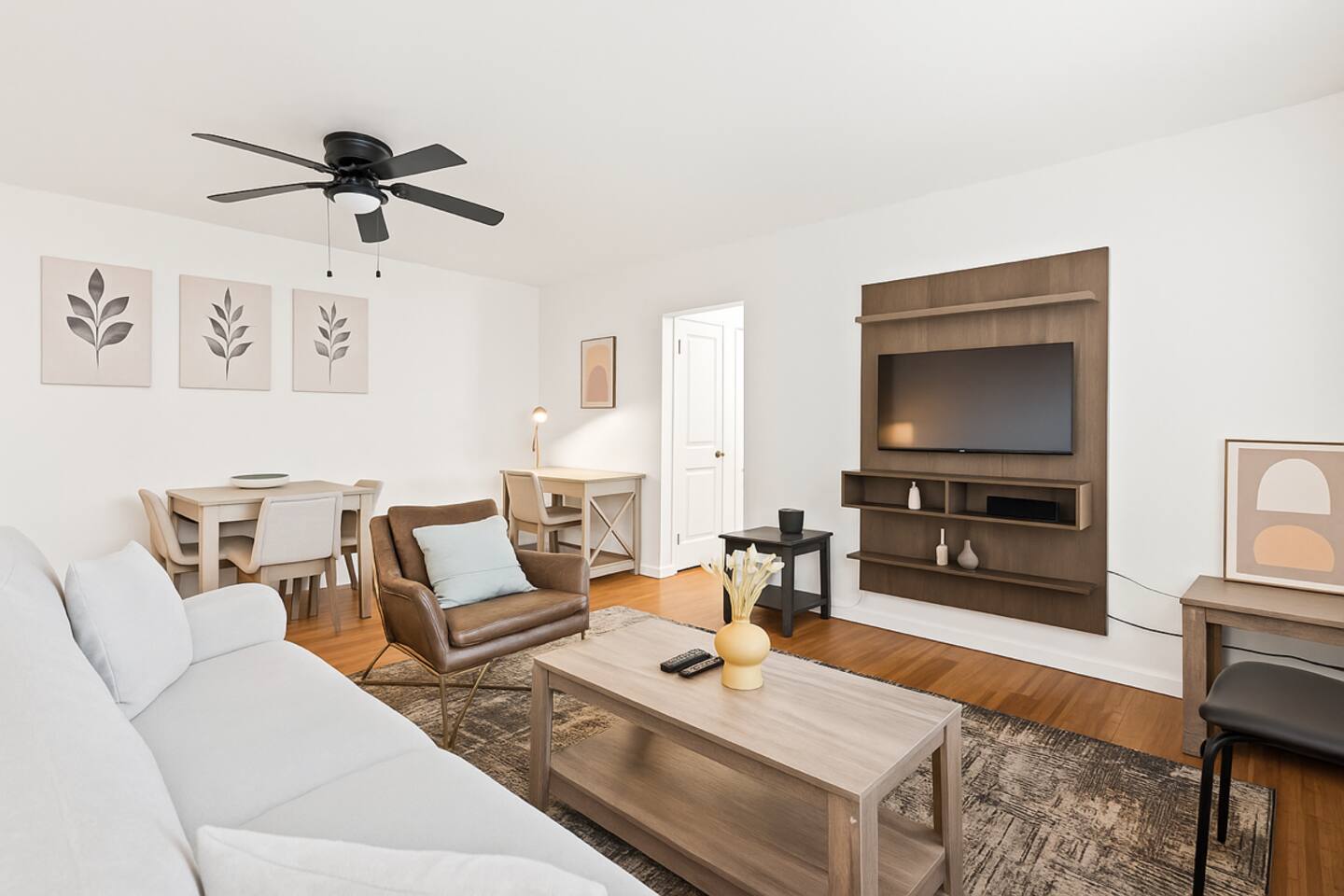 Spacious 2BR 1150sqft | 21st Floor City Views