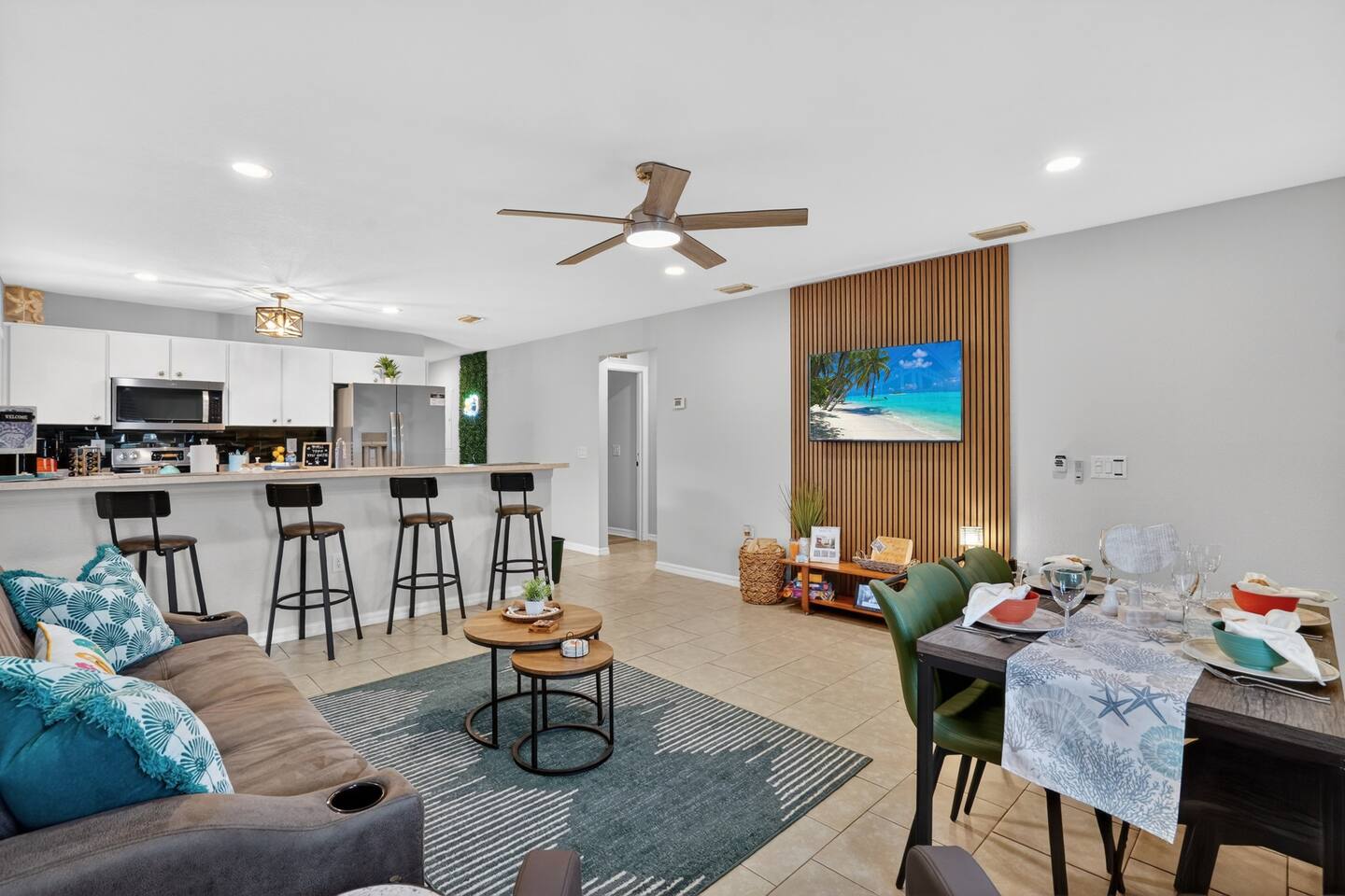 Luxury Coastal Retreat | Sleeps 6 | Minutes to the Beach