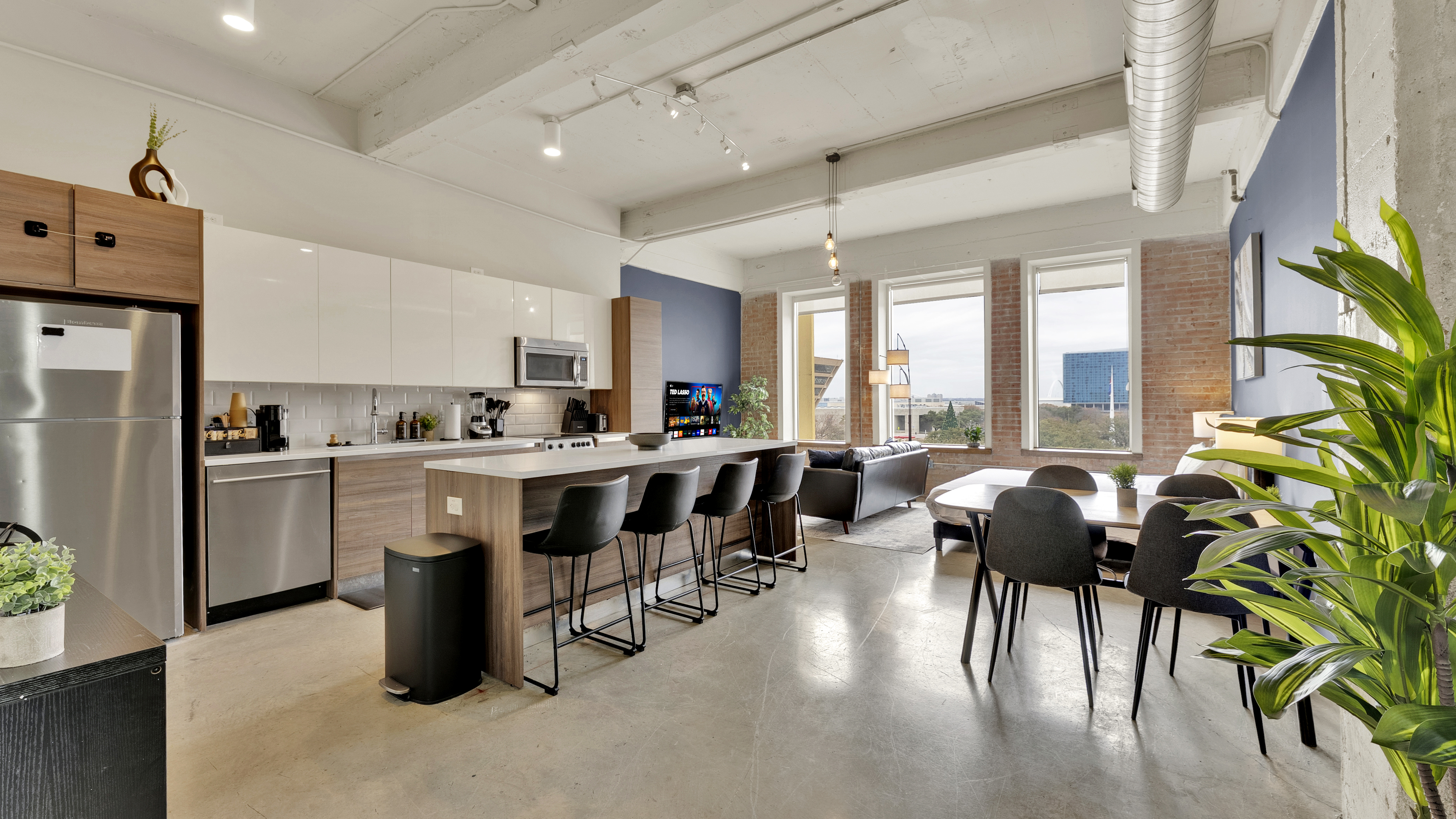 DT Dallas King | Free Valet | Walk to Conv Ctr