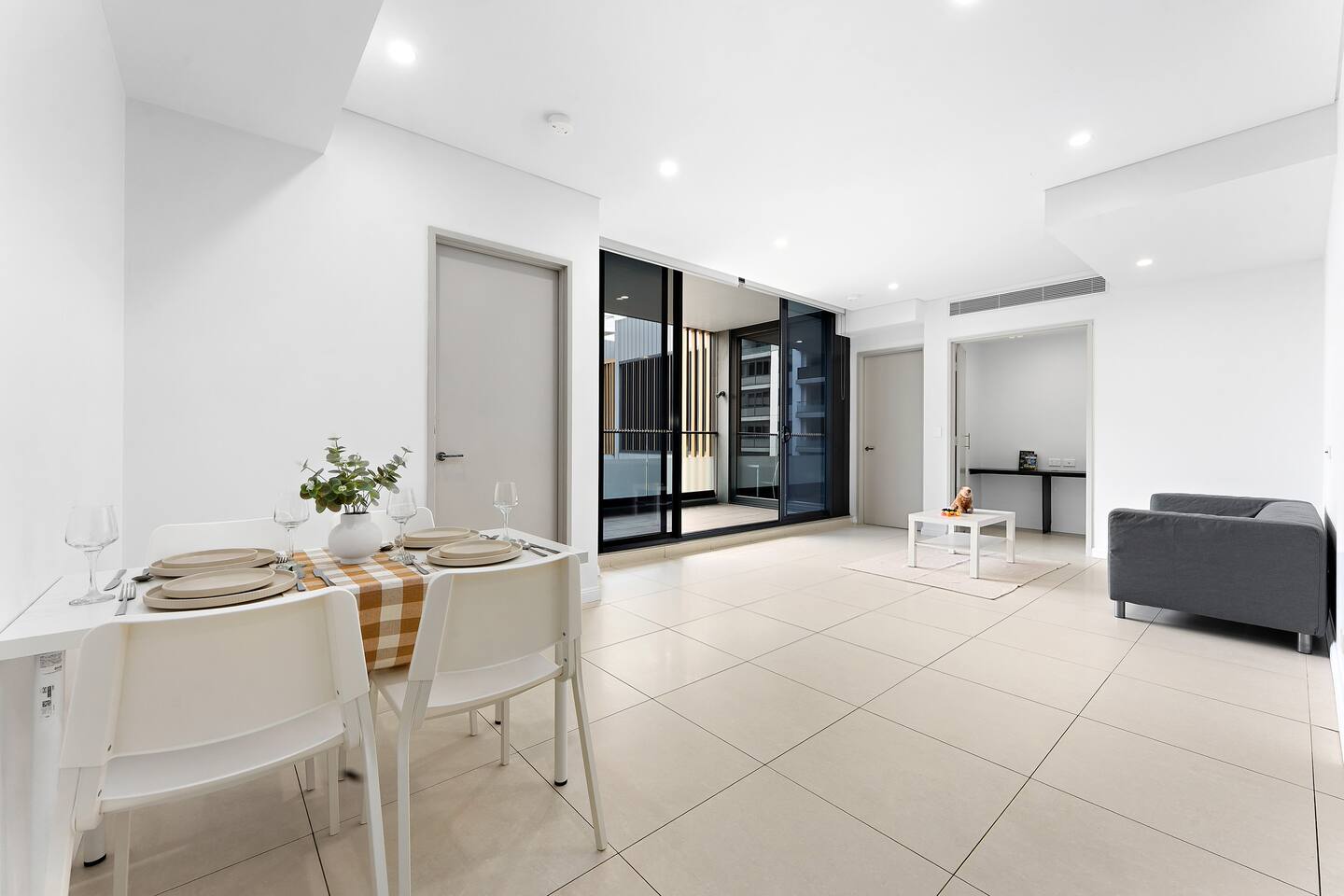 Stylish 2BR - Close to Station & 5 Mins to Airport