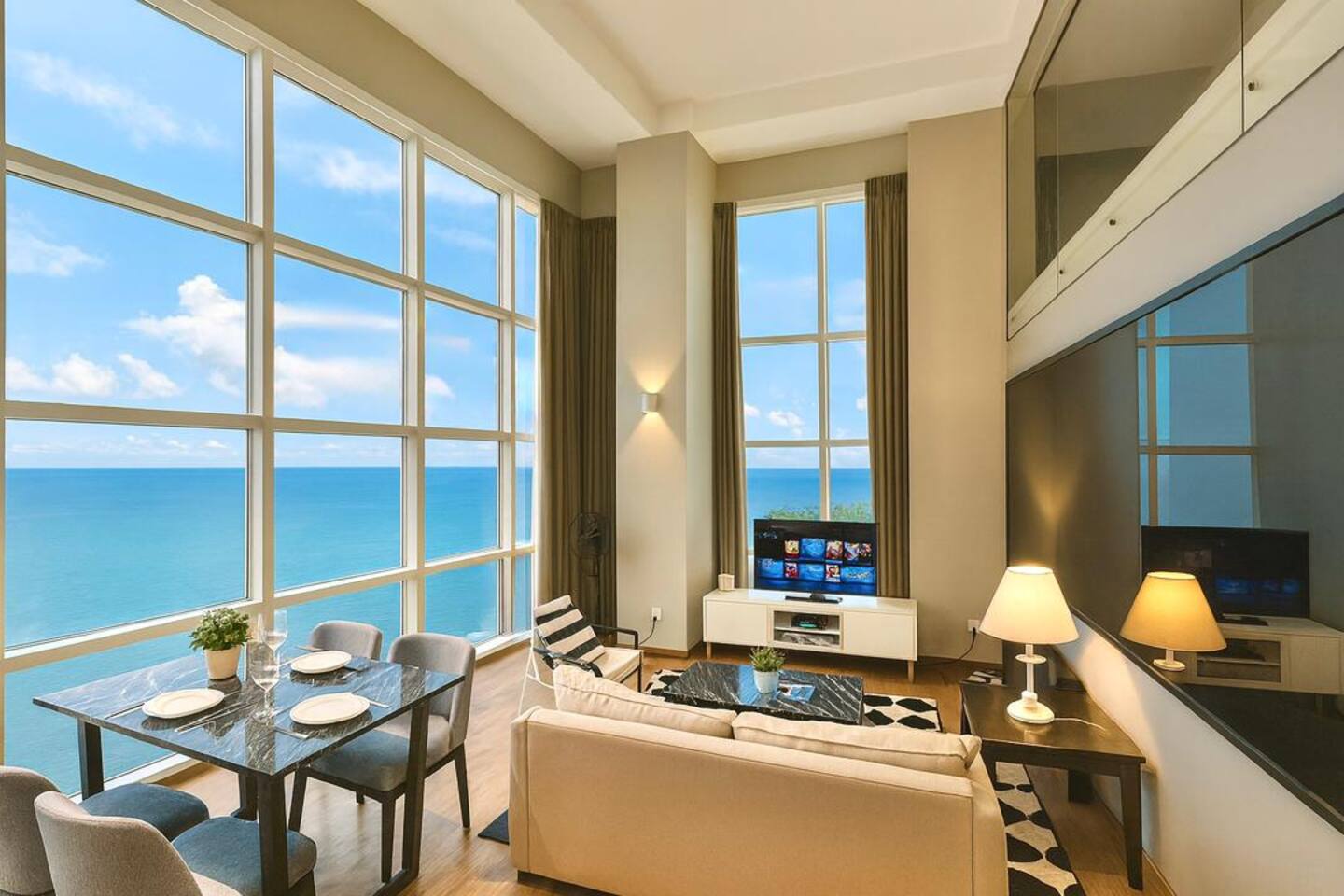 【SeaView】2BR Duplex SeaFront-Town •WiFi-Kitchen13A