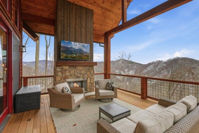 Relax fireside on this covered deck, where mountain breezes and panoramic views set the mood. Sink into plush seating, sip wine by the fire, and watch the sunset over Eagles Nest after a day of exploring Banner Elk’s trails and charm.