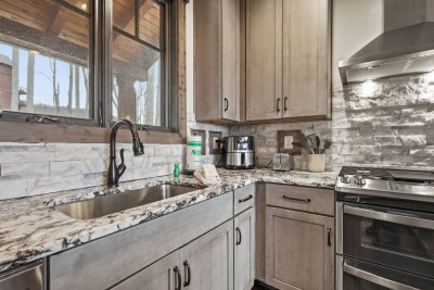 Whip up breakfast before hitting the slopes—fresh coffee, a toaster for warm bagels, and everything you need for easy meals. After exploring Banner Elk, gather around the island for snacks and wine while dinner cooks on the gas range.