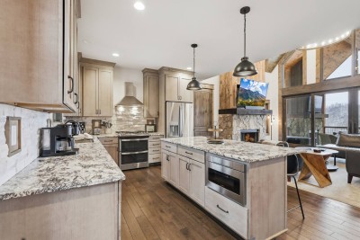 Fuel up for adventures with a full kitchen stocked for real cooking—coffee makers, toaster, blender, and plenty of dinnerware. After a day at wineries or trails, gather around the island for snacks, wine, and easy meals made right at home.