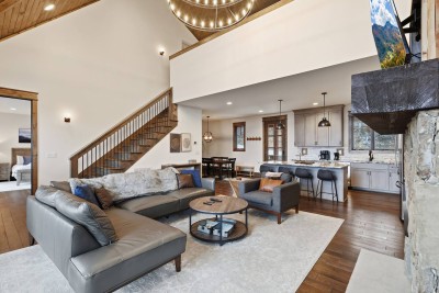 Gather here after a day at Grandfather Mountain or tubing at Hawksnest. This open living space offers plenty of room to relax—stretch out on the sectional, play board games at the table, or share dinner from the fully stocked kitchen nearby.