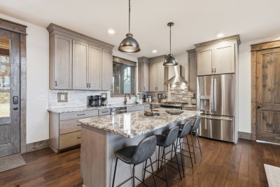 Start your mornings with fresh coffee before heading to downtown Banner Elk or the trails at Eagles Nest. This sleek kitchen makes cooking easy, with plenty of counter space for prepping meals and a spacious island for gathering and snacking.