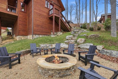 Unwind around the crackling fire pit after a day exploring Eagles Nest. With Adirondack chairs, mountain air, and open sky above, it’s the perfect spot to sip a drink, toast marshmallows, and share stories as the stars come out over Banner Elk.