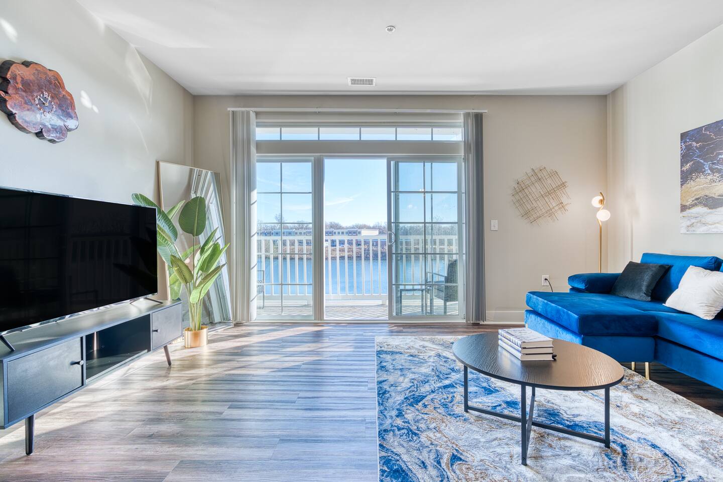 Riverview Northside Apartment with Workstation