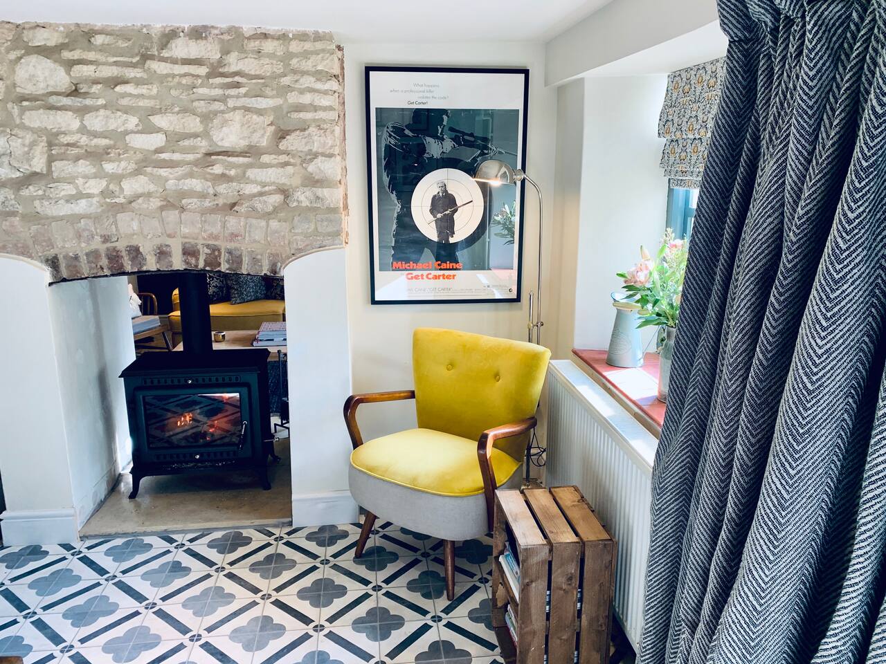 Cosy Cotswold cottage with double sided fireplace