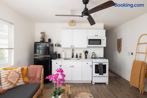 Designer casita w full kitchen, firepit & theater - Holiday Home