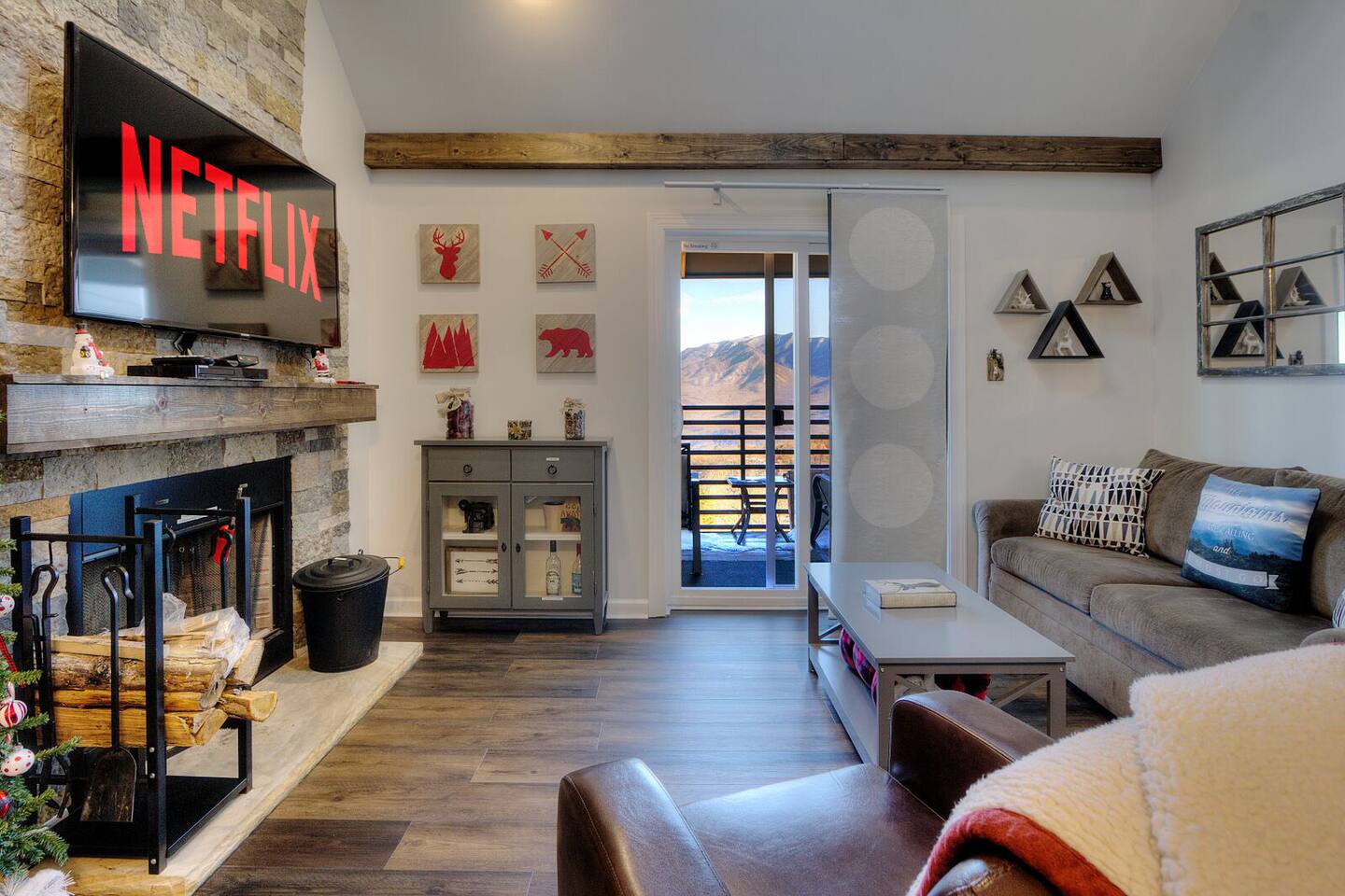 Modern Rustic Mountain Loft w/ Panoramic Views